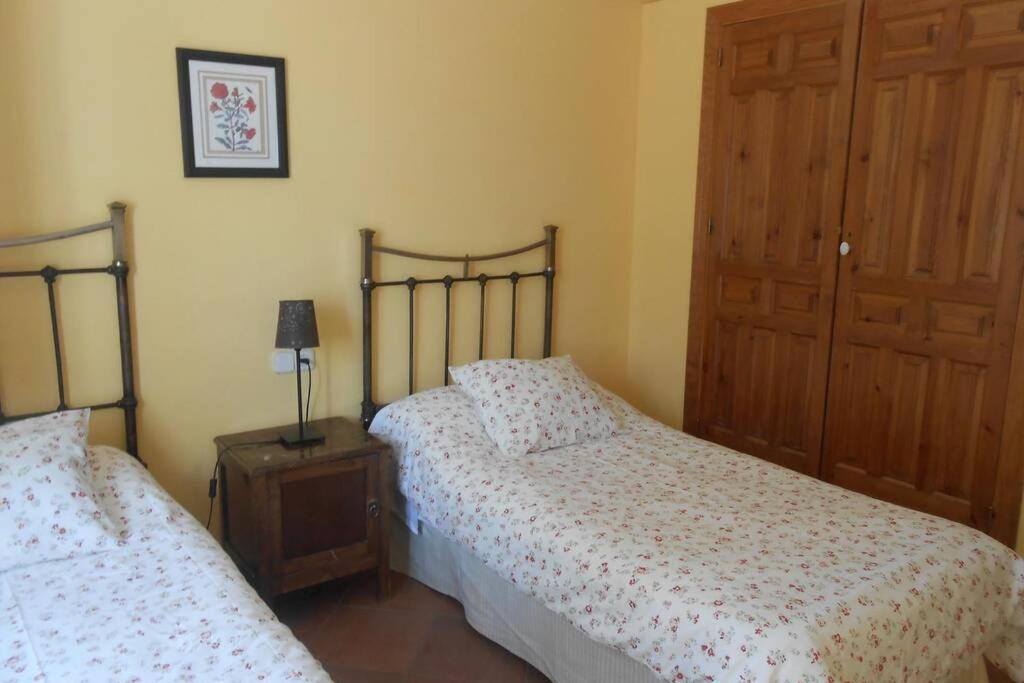 Casa Rural La Vega Cazalla de la Sierra Esterno foto